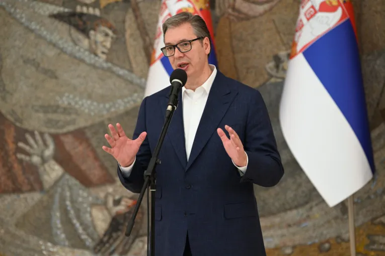 "Каквих бре 200.000?! Лажете народ у лице!" Председник Вучић демолирао блокадере!