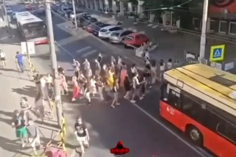 Лудачки циркус на "зебри": Овако су нас блокадери малтретирали (ВИДЕО)