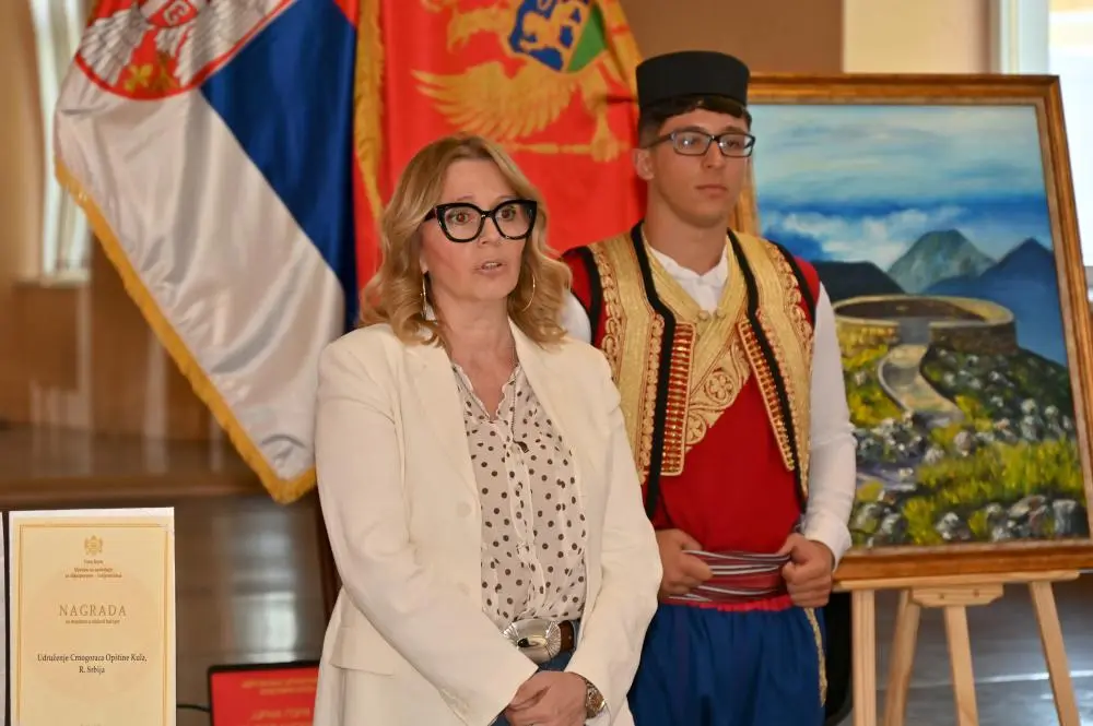 U Kuli otvorena izložba „Crna Gora u očima vojvođanskih slikara“