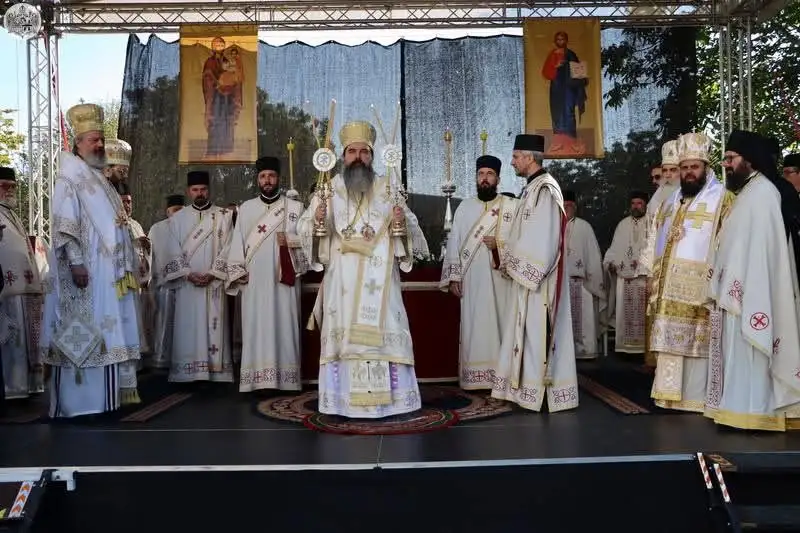 (ФОТО) Обележен Патрон Епархије бачке и 250 година храма Ваведења Пресвете Богородице