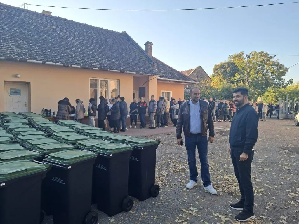 Нове канте за комунални отпад стигле у Кљајићево и Бездан